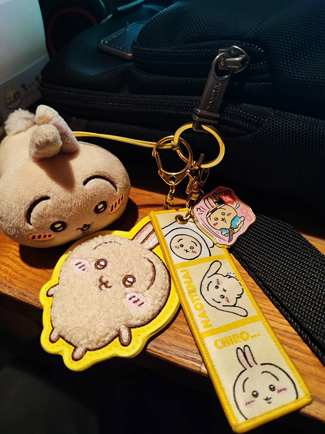 うさぎさんマスコットをバッグに