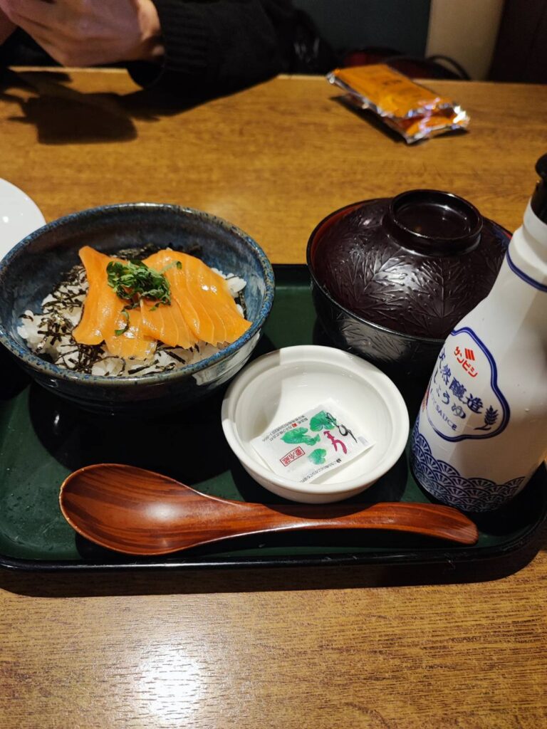 ココス　ちいかわ　サーモンの小丼