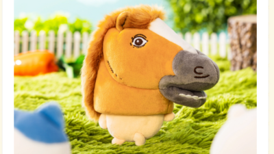 午年です。ちいかわ　馬を被ったうさぎマスコット登場