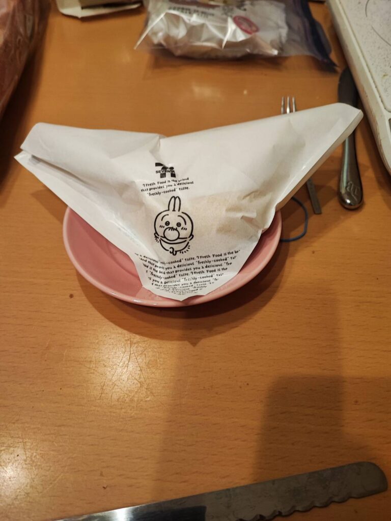 ピザまん　ちいかわ　セブンコラボ