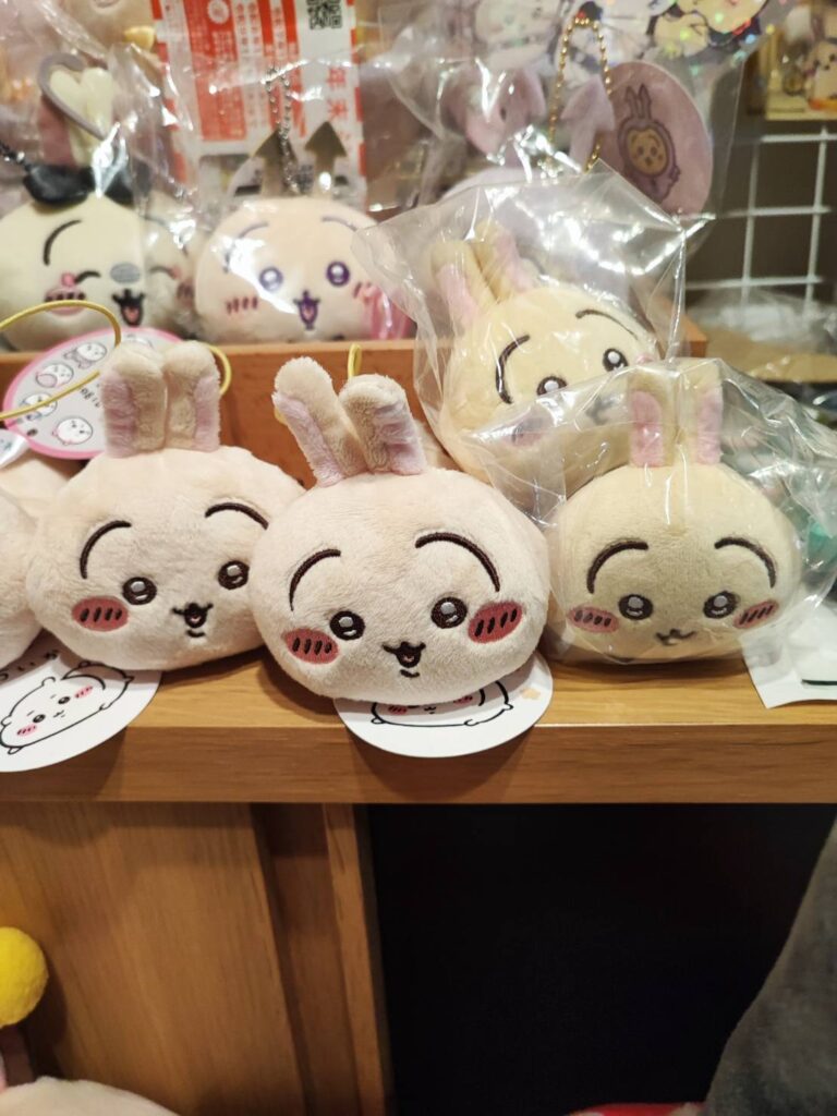 ねそべり　うさぎ　ちいかわ