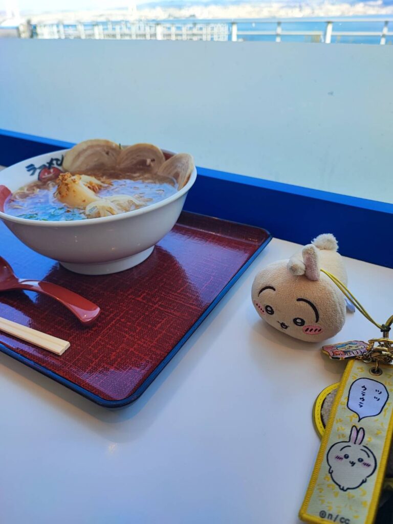 たまねぎラーメン　淡路SA　ちいかわ　おじさん