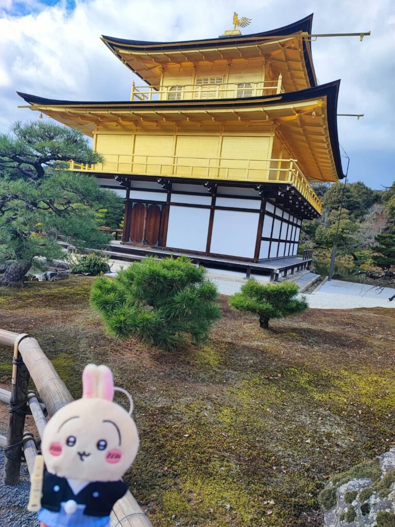 ちいかわ　金閣寺　うささぎさん