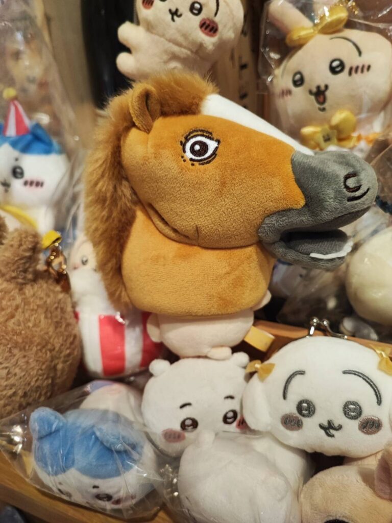 馬を被ったうさぎマスコット