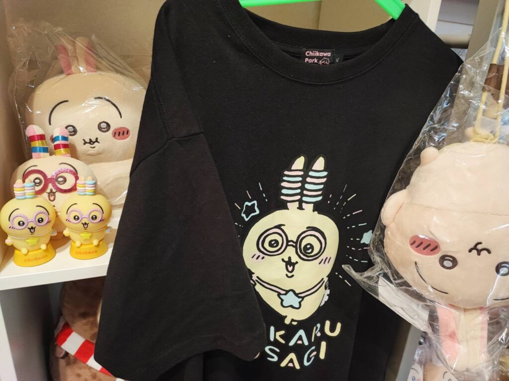 ちいかわ キャライト　うさぎさんとTシャツ